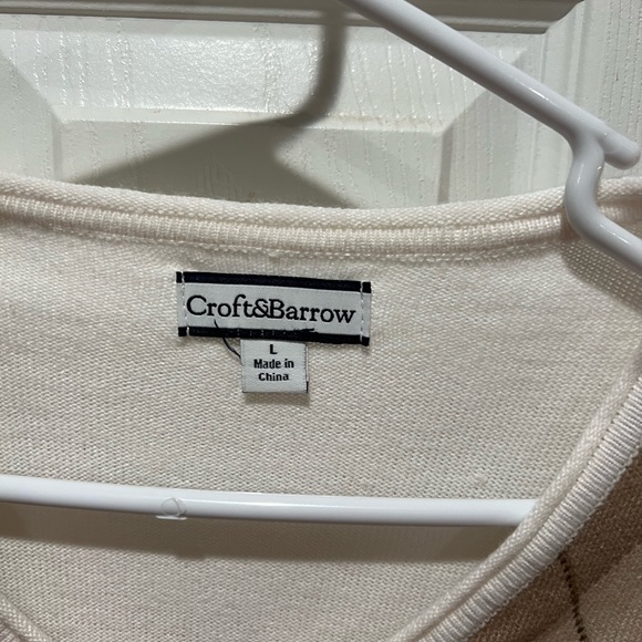 Croft & Barrow Women's V-Neck Sweater - Cream, Pink, and Brown Argyle - Picture 2 of 6